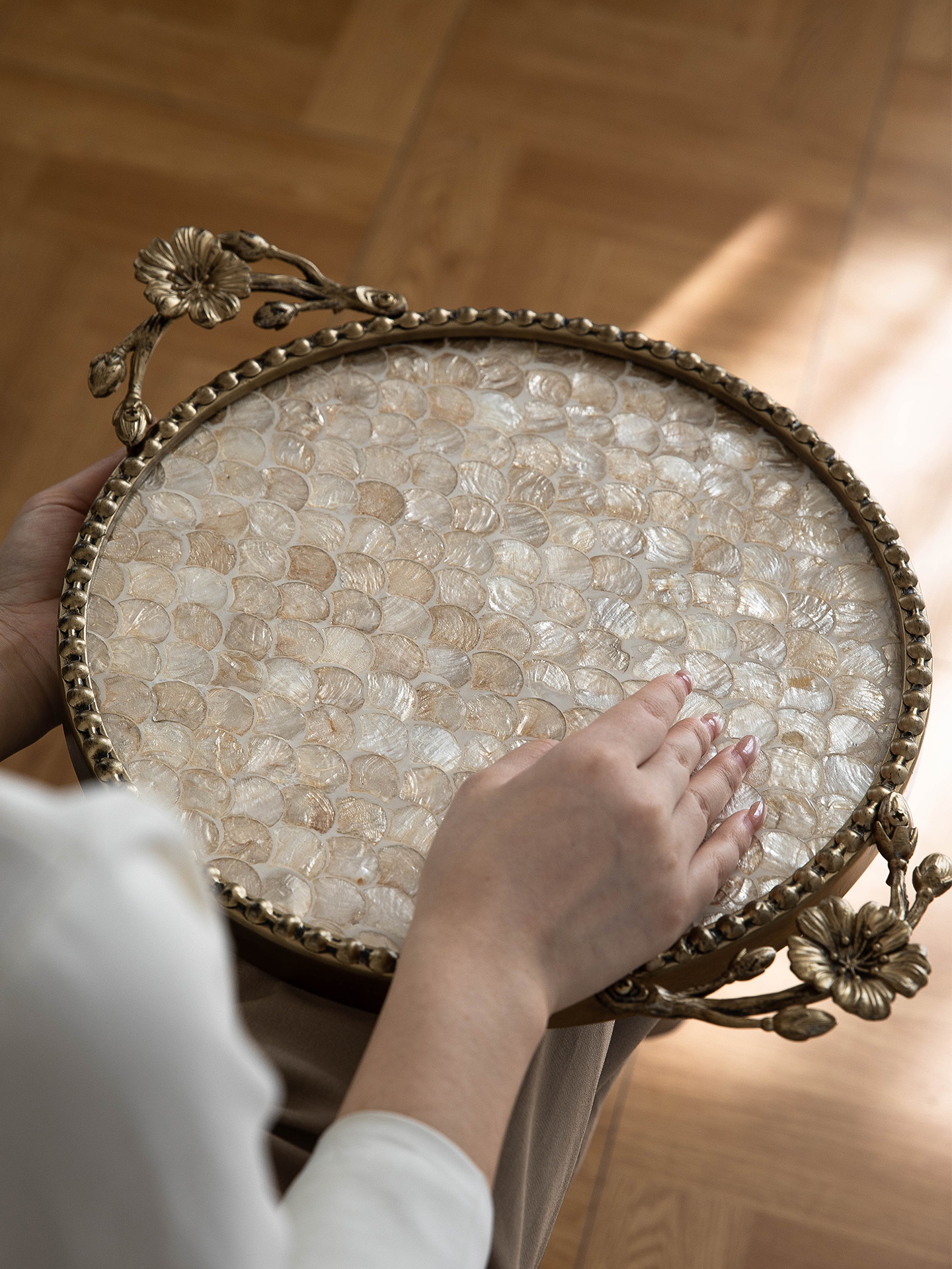 Retro light luxury shell decor – обзор и цена Luxury Skincare Tray
