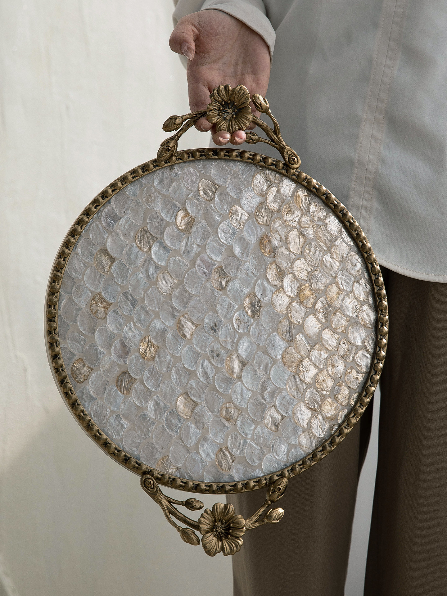 Retro light luxury shell decor – обзор и цена Luxury Skincare Tray