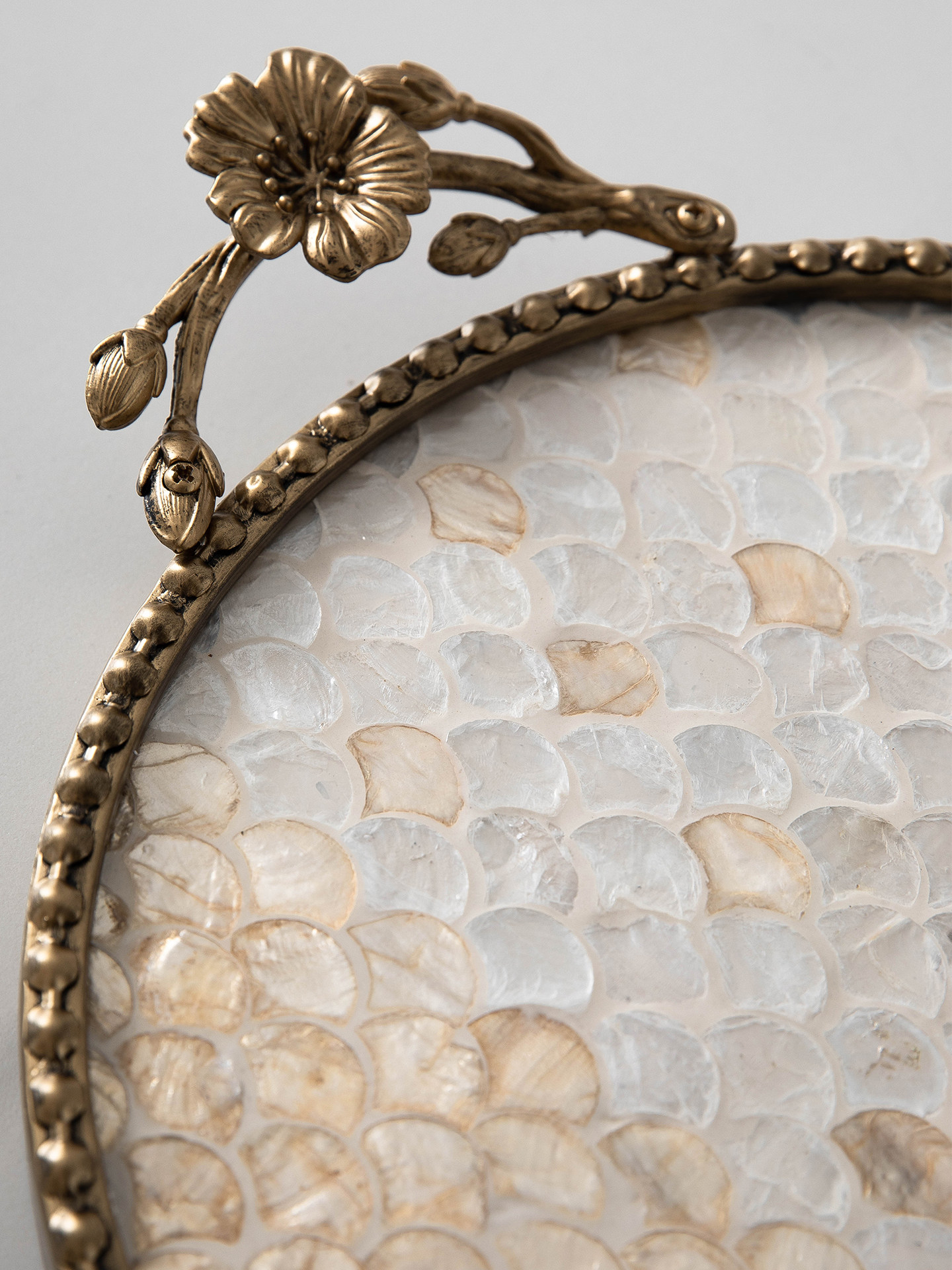 Retro light luxury shell decor – обзор и цена Luxury Skincare Tray
